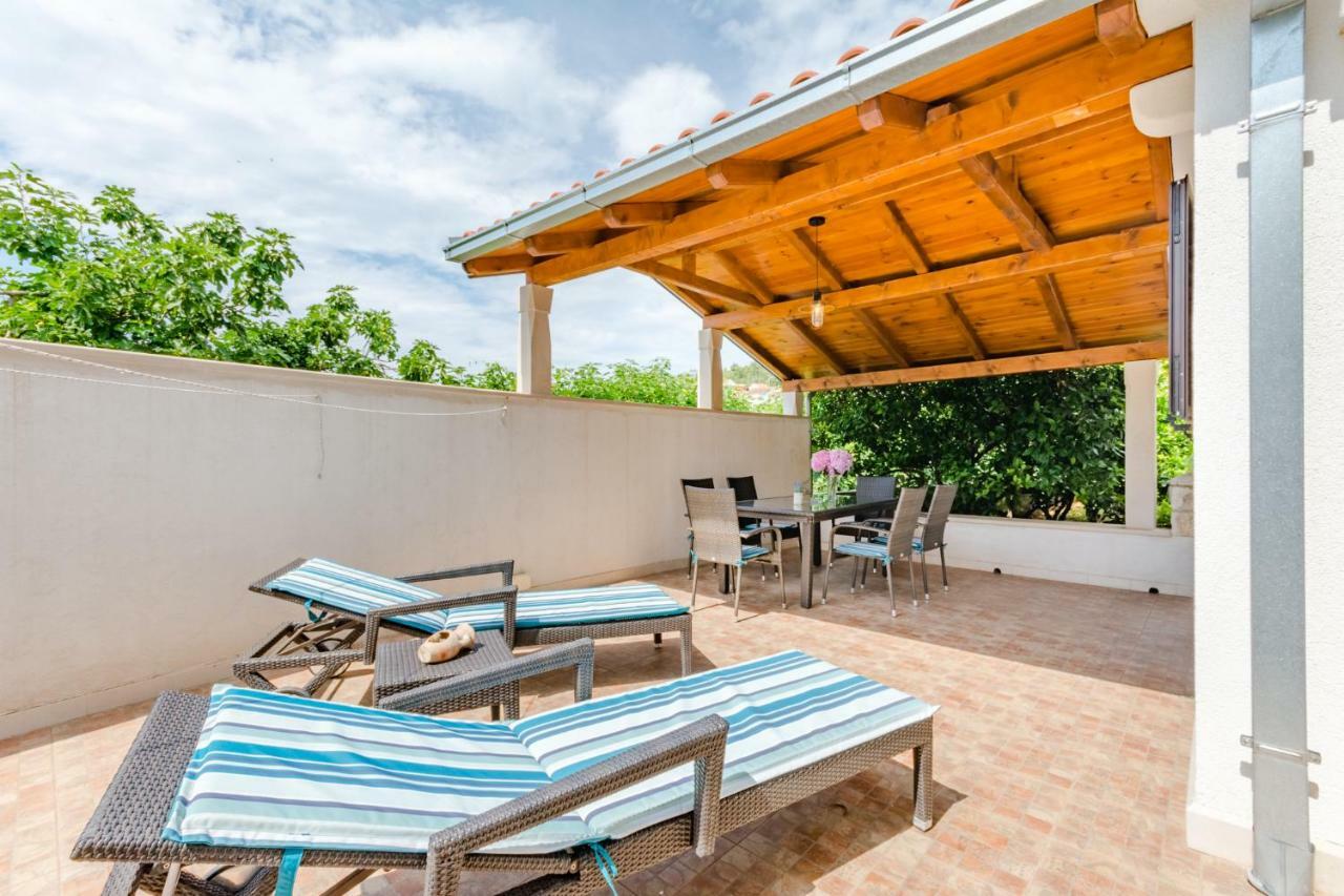 Villa Dinka Sutivan Extérieur photo