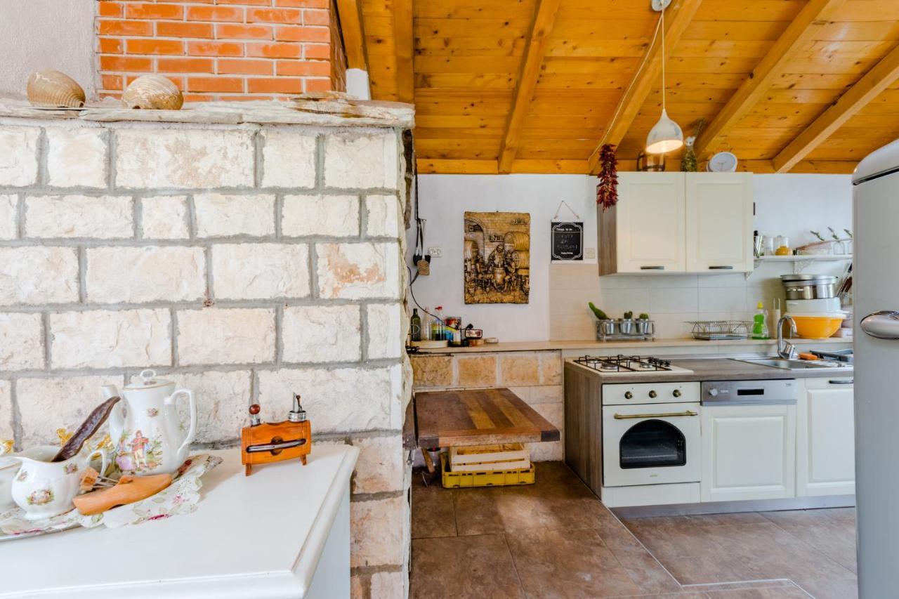 Villa Dinka Sutivan Extérieur photo